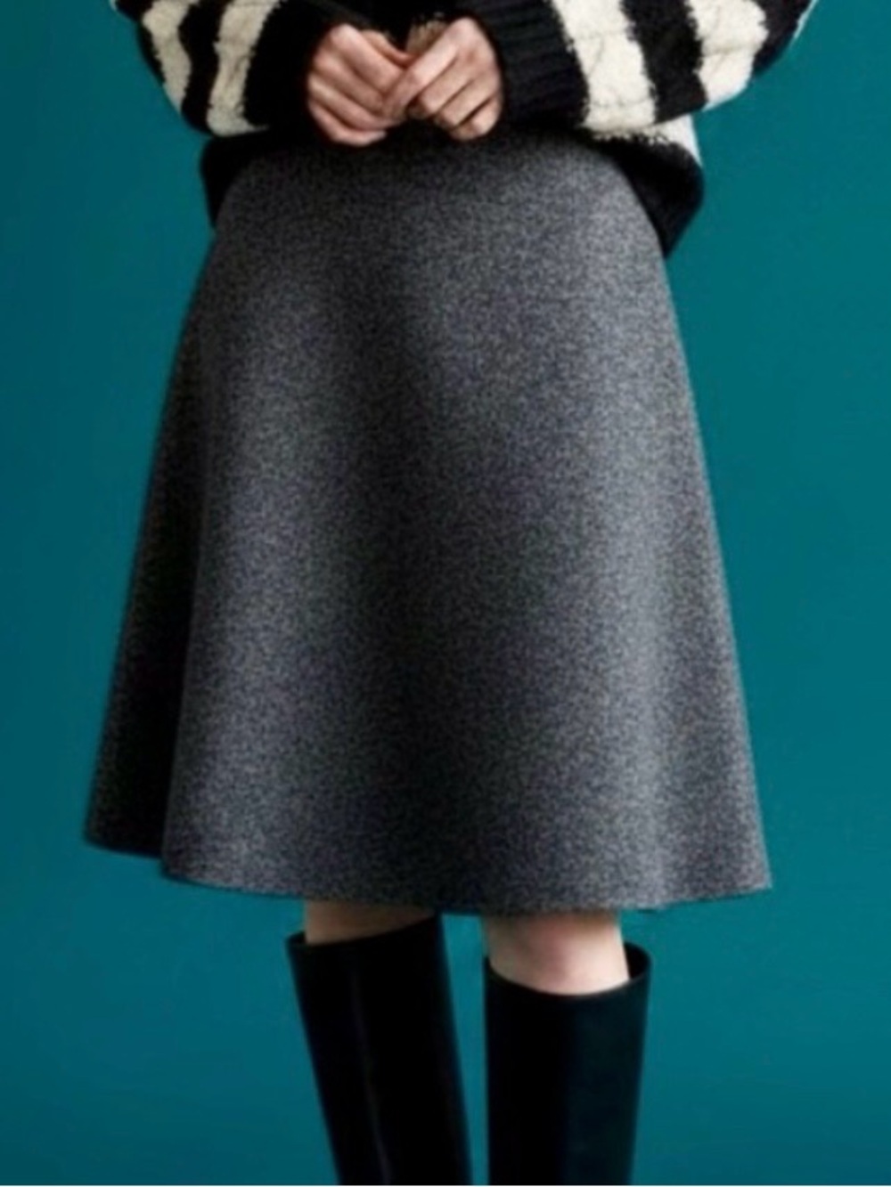SAKS 5th AVENUE. A-line Elastic Waist &Gray (Tweedy) Knit Skirt.